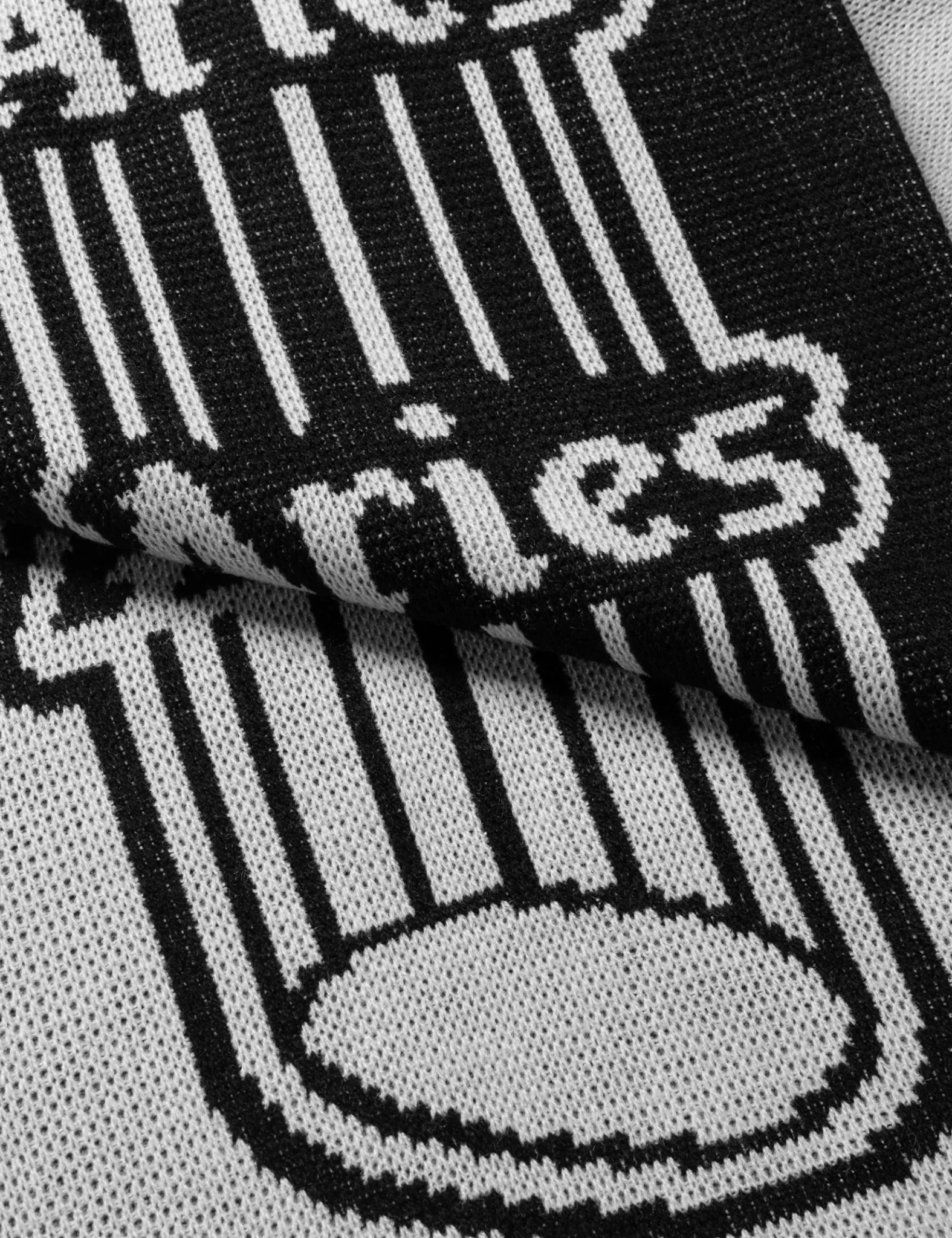 Aries Column Scarf - Black - Image 5